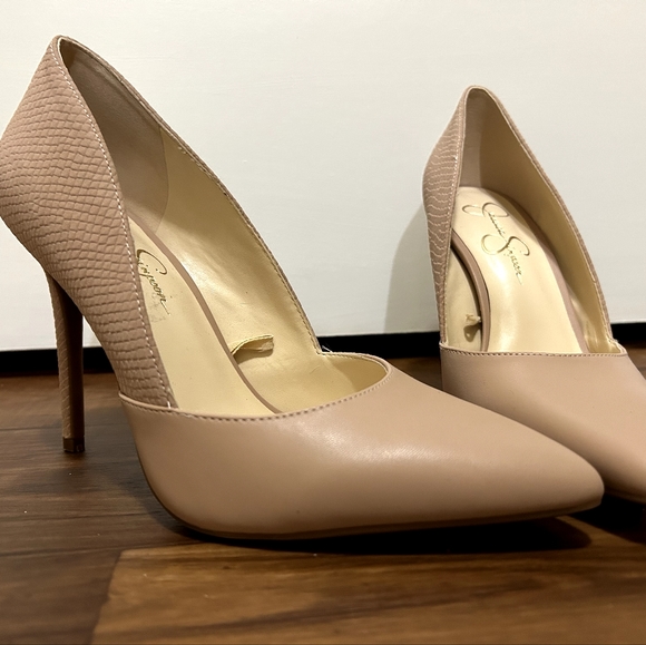 Heels - Picture 2 of 3